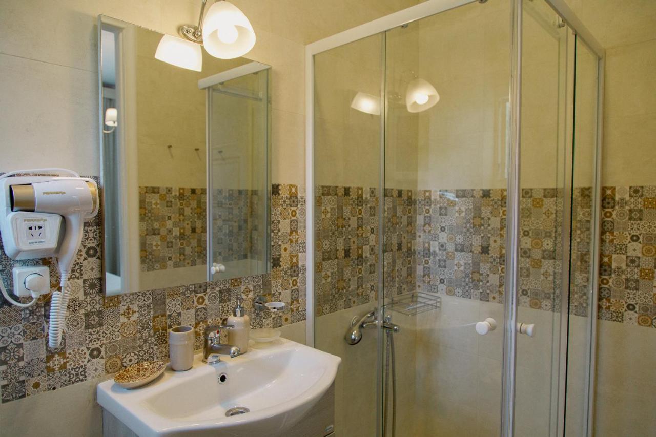 Rooms In Yard Corinth المظهر الخارجي الصورة