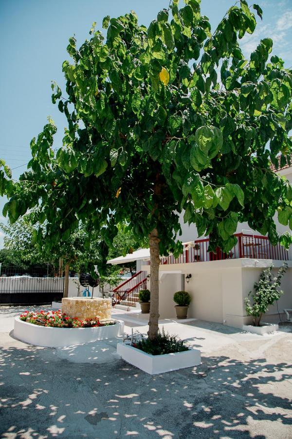 Rooms In Yard Corinth المظهر الخارجي الصورة
